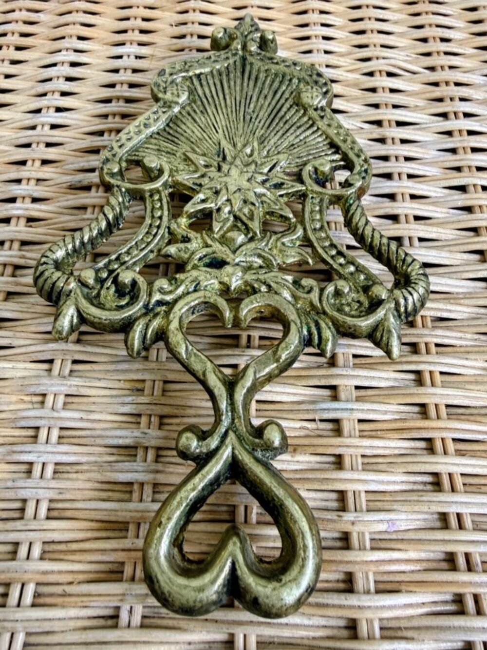 Vintage 40s Cast Brass Tivet Starburst Heart Handle Footed - Picture 2 of 6